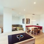 Wohnzimmer mit herrlicher Aussicht - Ferienwohnung Pension Stern - Aldein