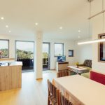 Wohnzimmer mit herrlicher Aussicht - Ferienwohnung Pension Stern - Aldein