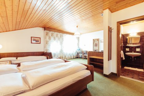 Zimmer in der Pension Stern in Aldein mit Balkon