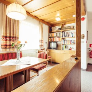 Aufenthaltsraum in der Pension Stern in Aldein mit Zimmer und Ferienwohnungen