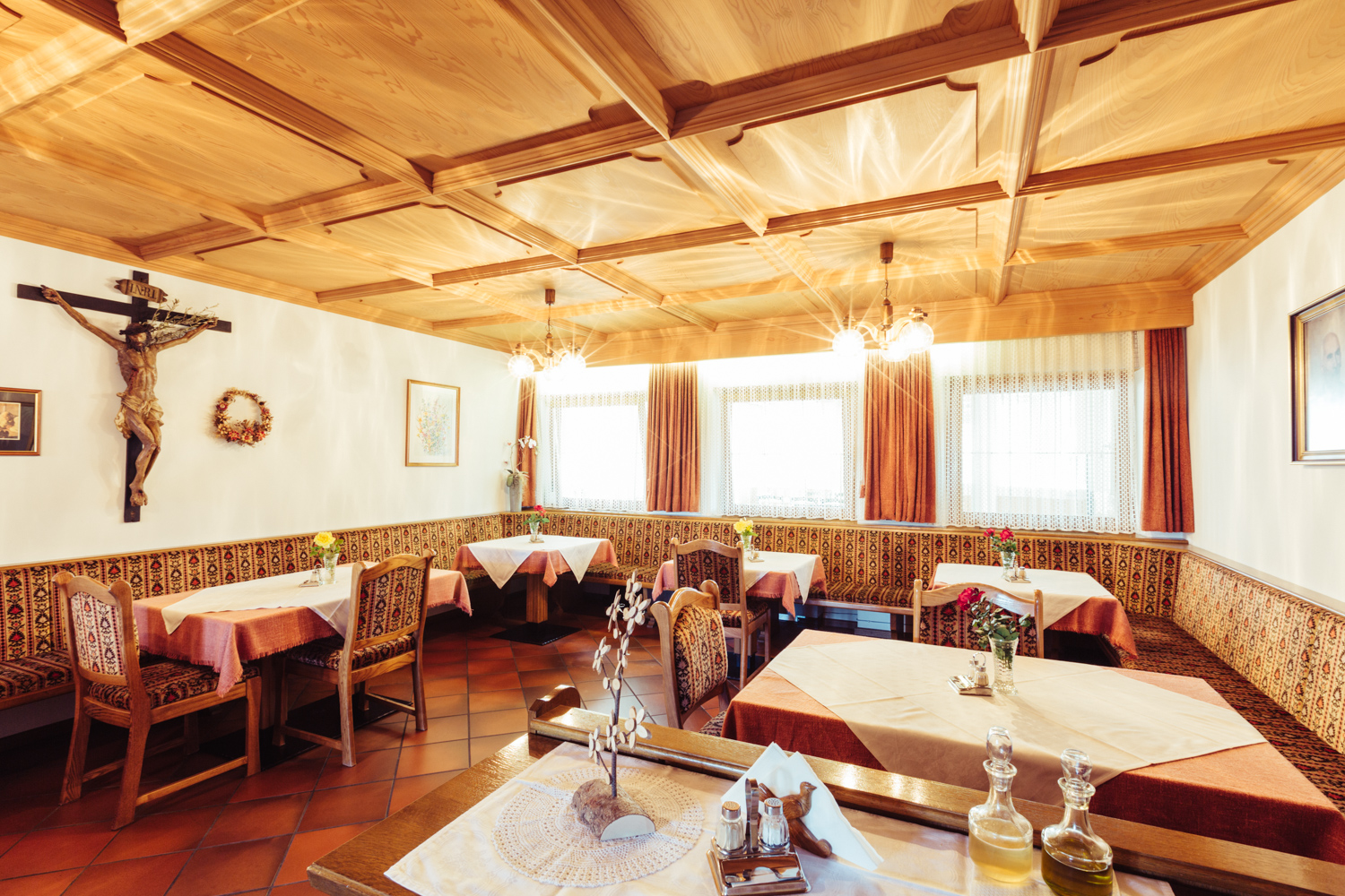 Bar in der Pension Stern in Aldein mit Zimmer und Ferienwohnungen