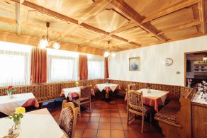Bar in der Pension Stern in Aldein mit Zimmer und Ferienwohnungen