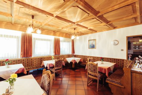 Bar in der Pension Stern in Aldein mit Zimmer und Ferienwohnungen