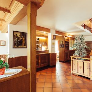 Eingangsbereich in der Pension Stern in Aldein mit Zimmer und Ferienwohnungen