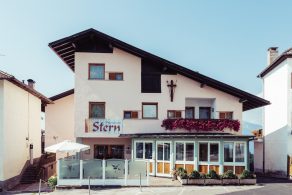 Pension Stern in Aldein mit Zimmer und Ferienwohnungen