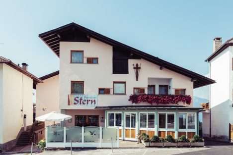 Pension Stern in Aldein mit Zimmer und Ferienwohnungen