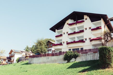 Pension Stern in Aldein mit Zimmer und Ferienwohnungen